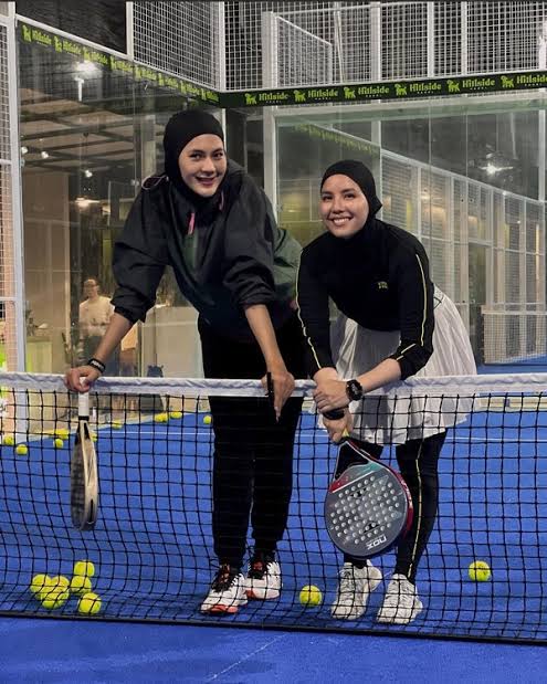 Players at the net